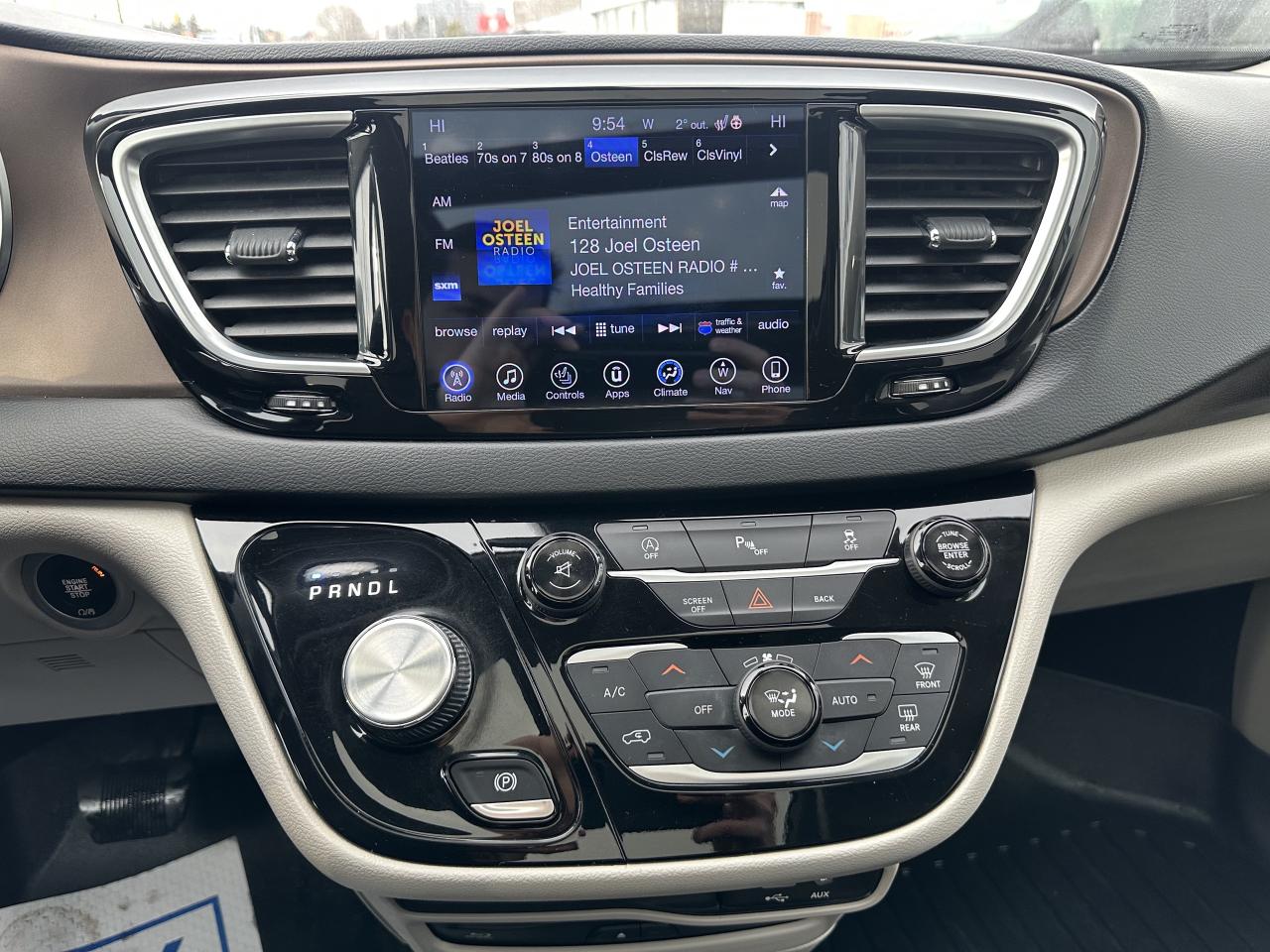 2017 Chrysler Pacifica TOURING L PLUS/SUNROOF/ONE OWNER! Photo