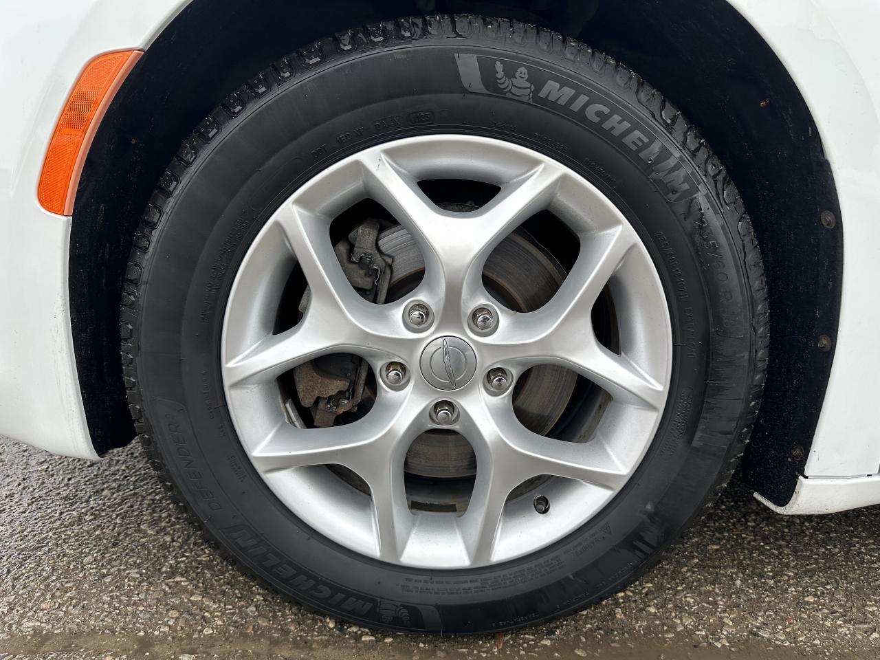 2017 Chrysler Pacifica TOURING L PLUS/SUNROOF/ONE OWNER! Photo