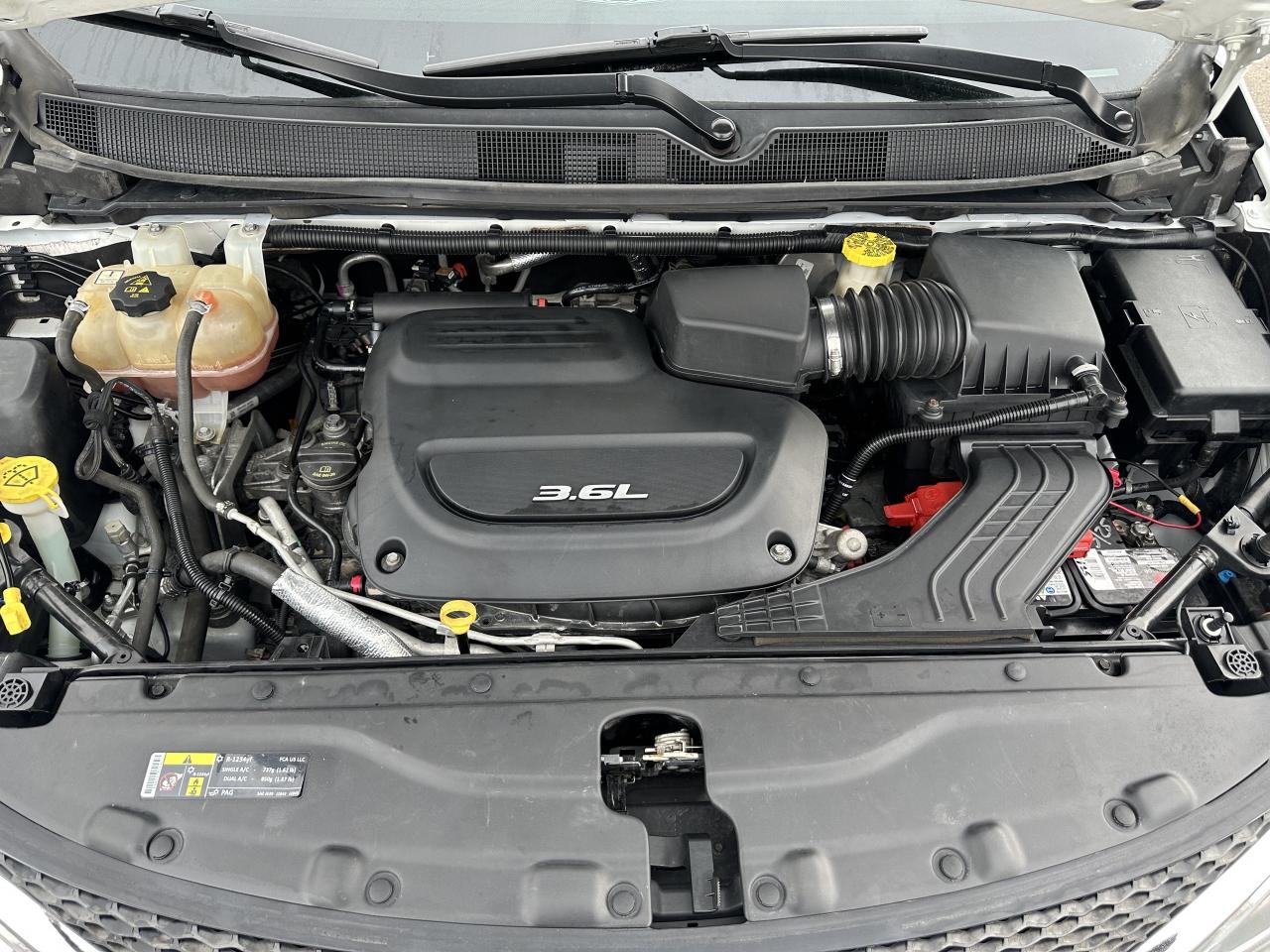 2017 Chrysler Pacifica TOURING L PLUS/SUNROOF/ONE OWNER! Photo