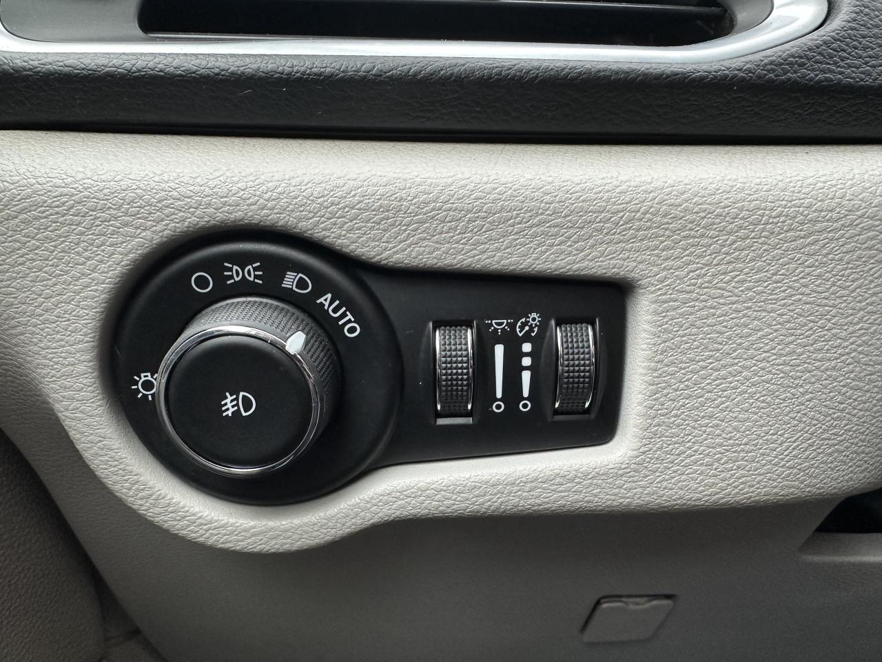 2017 Chrysler Pacifica TOURING L PLUS/SUNROOF/ONE OWNER! Photo