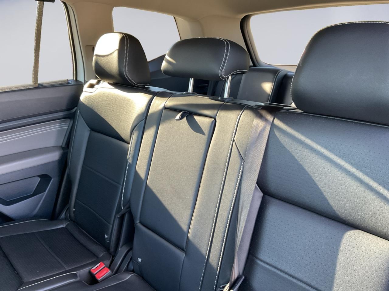 2022 Volkswagen Atlas 3.6L One Owner Off Lease! 7 Seater! Certified! Photo