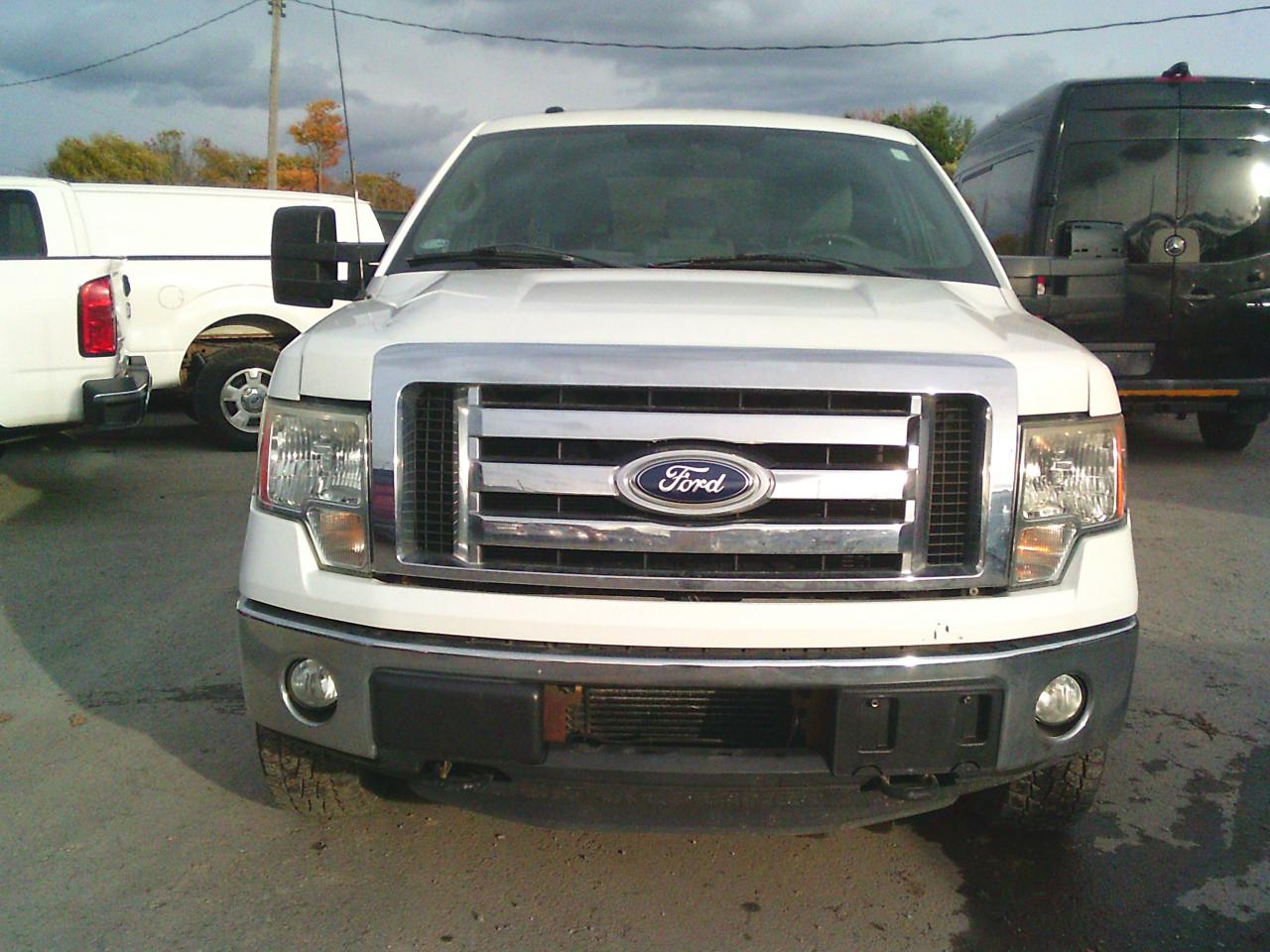 2012 Ford F-150 4WD SuperCab 163 XLT w-Midbox Prep + TOW PKG Photo2