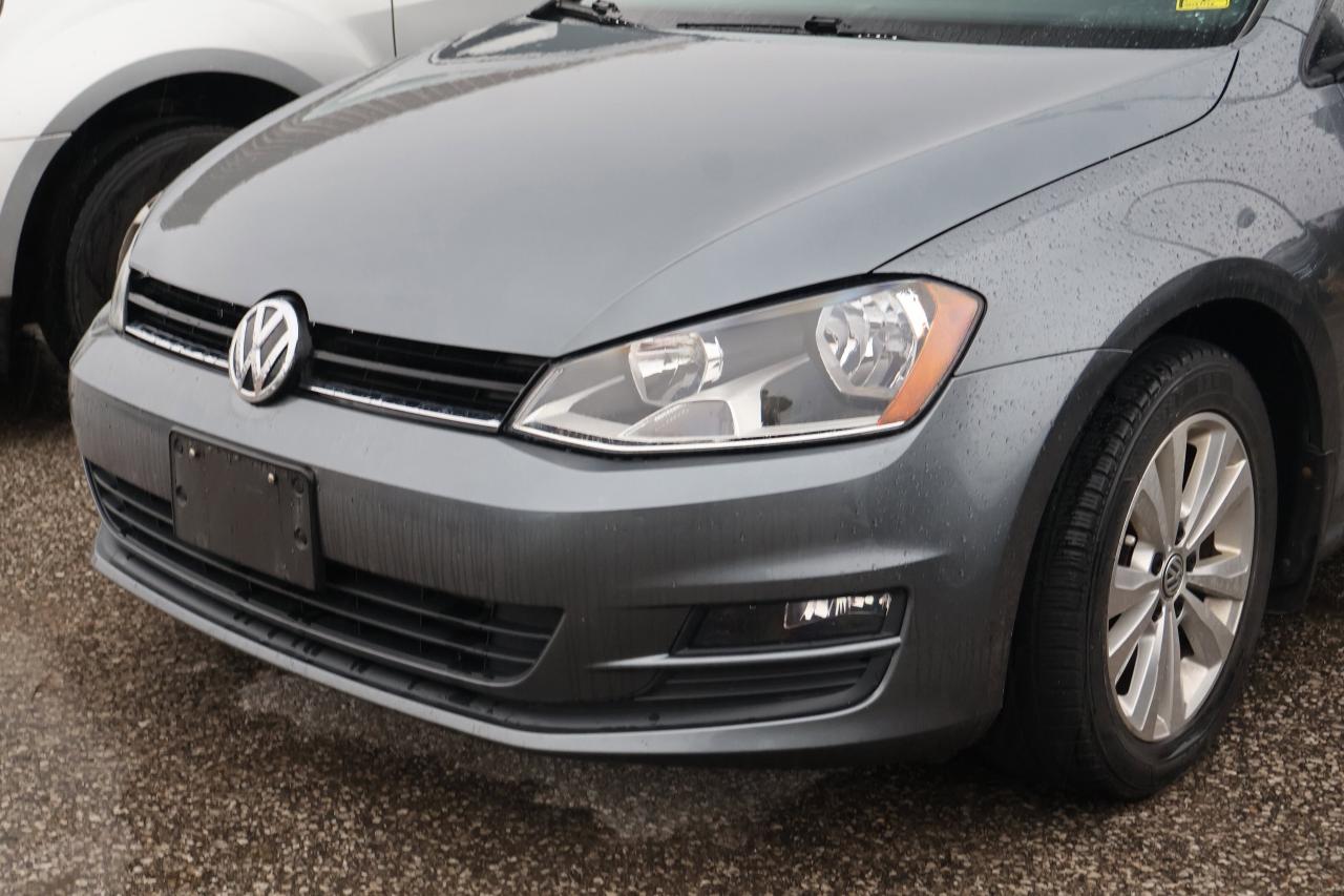 2017 Volkswagen Golf | CD Player | Photo