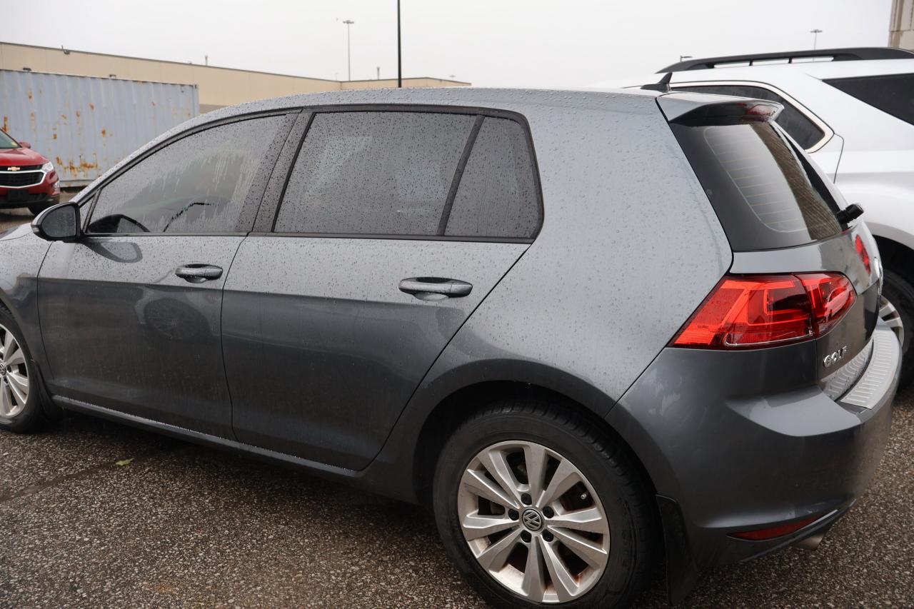 2017 Volkswagen Golf | CD Player | Photo