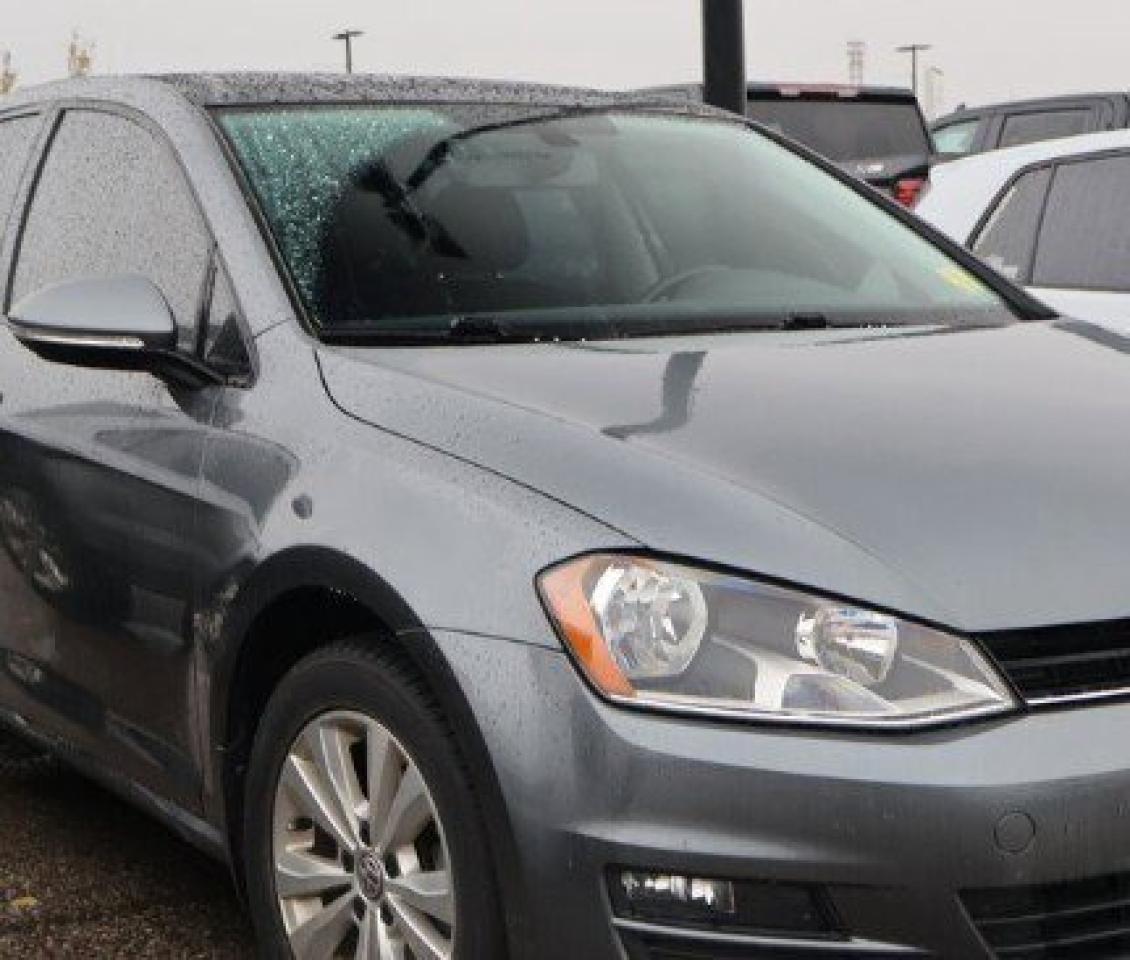 2017 Volkswagen Golf | CD Player | Photo