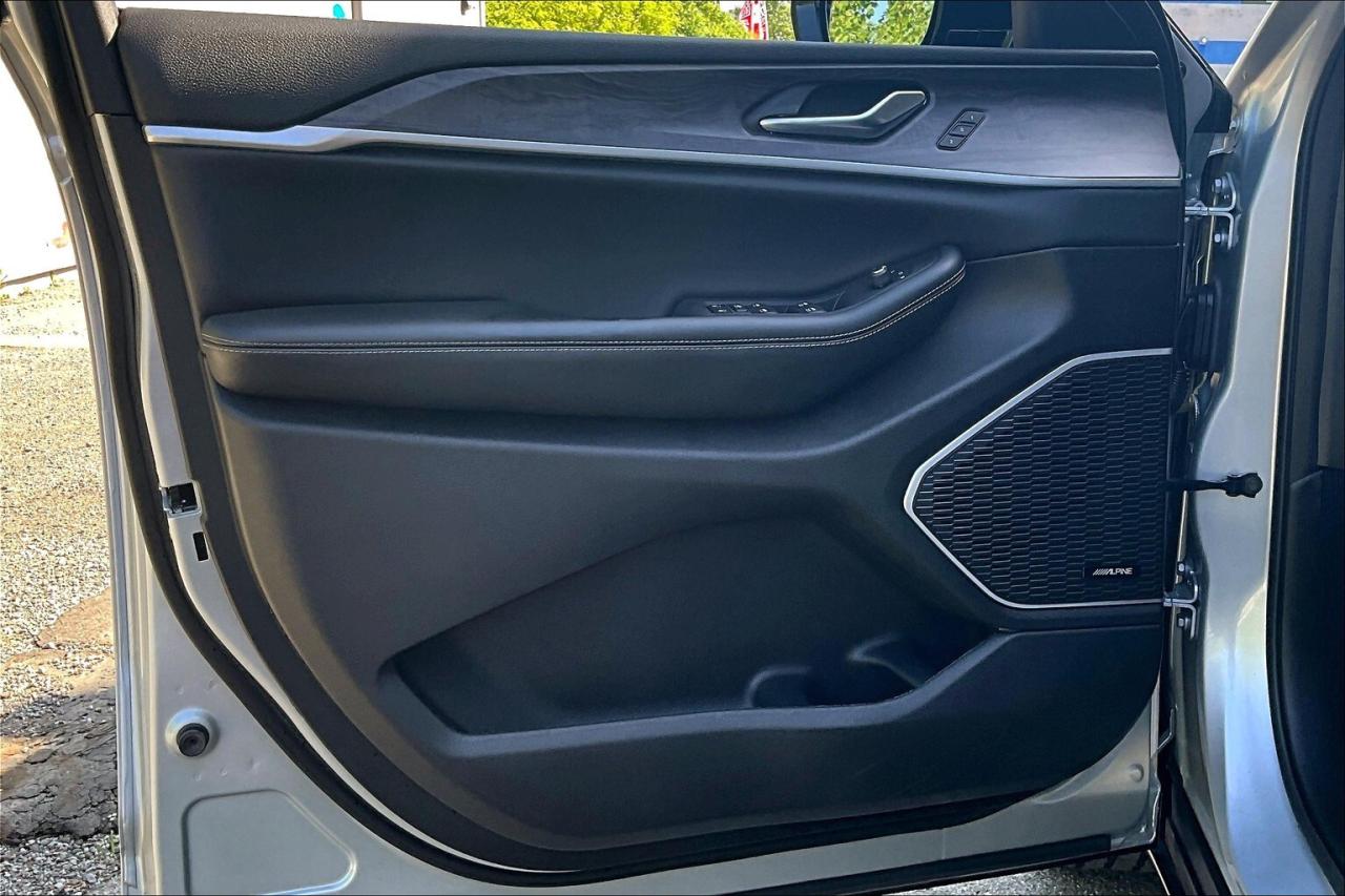 2022 Jeep Grand Cherokee L Limited | 6Seat | Vented Leather | PanoRoof | AWD Photo