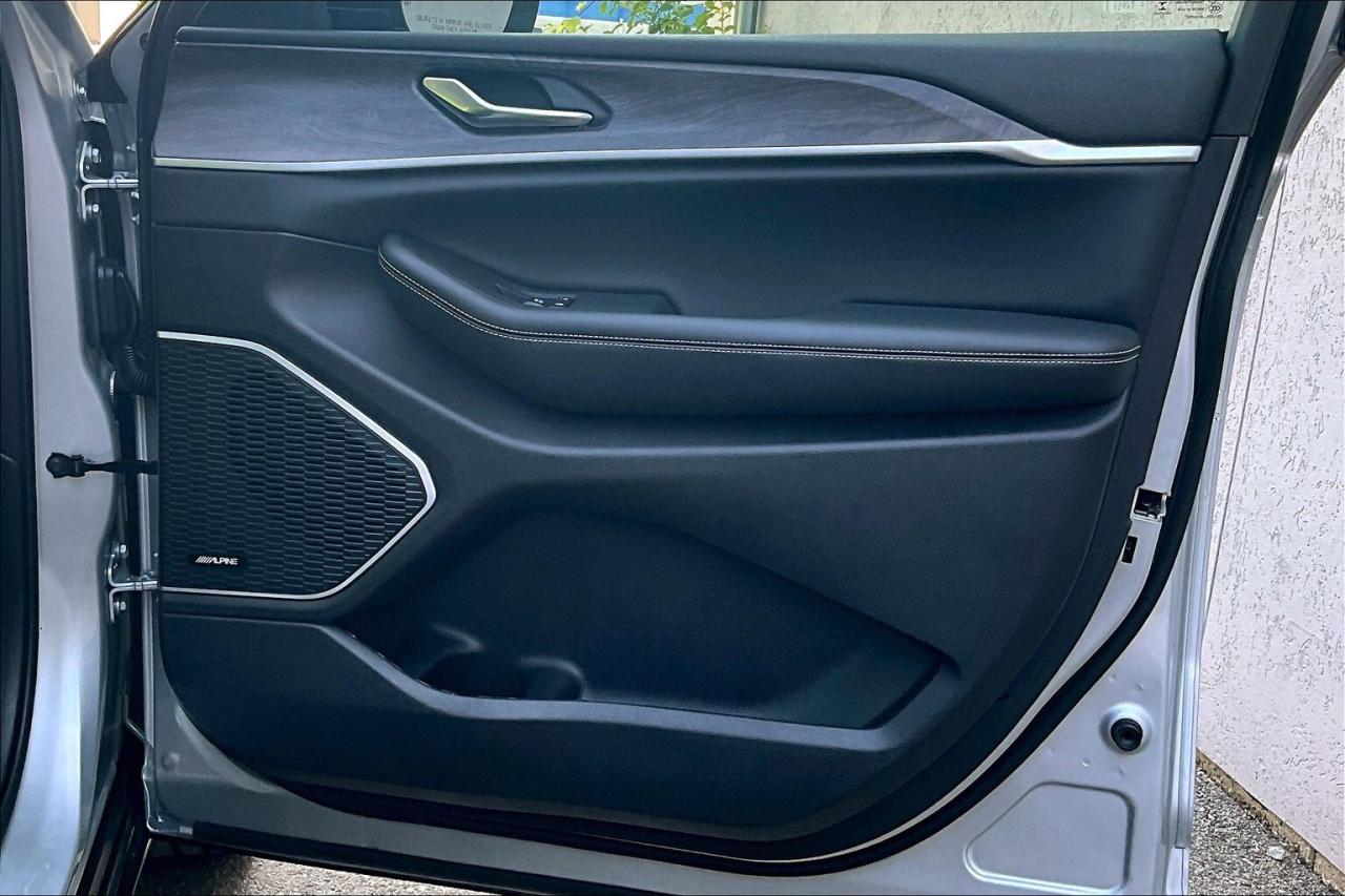 2022 Jeep Grand Cherokee L Limited | 6Seat | Vented Leather | PanoRoof | AWD Photo