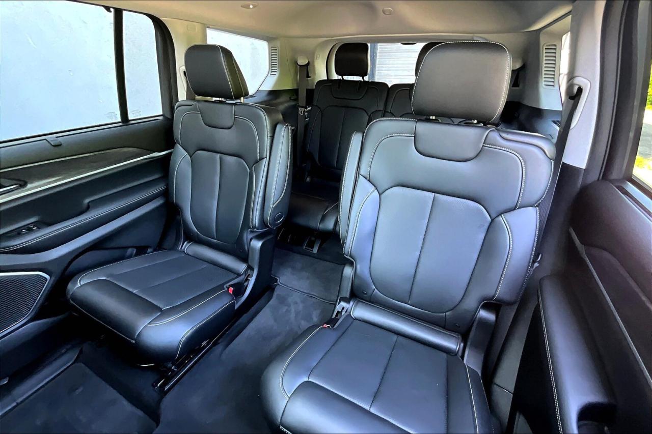 2022 Jeep Grand Cherokee L Limited | 6Seat | Vented Leather | PanoRoof | AWD Photo