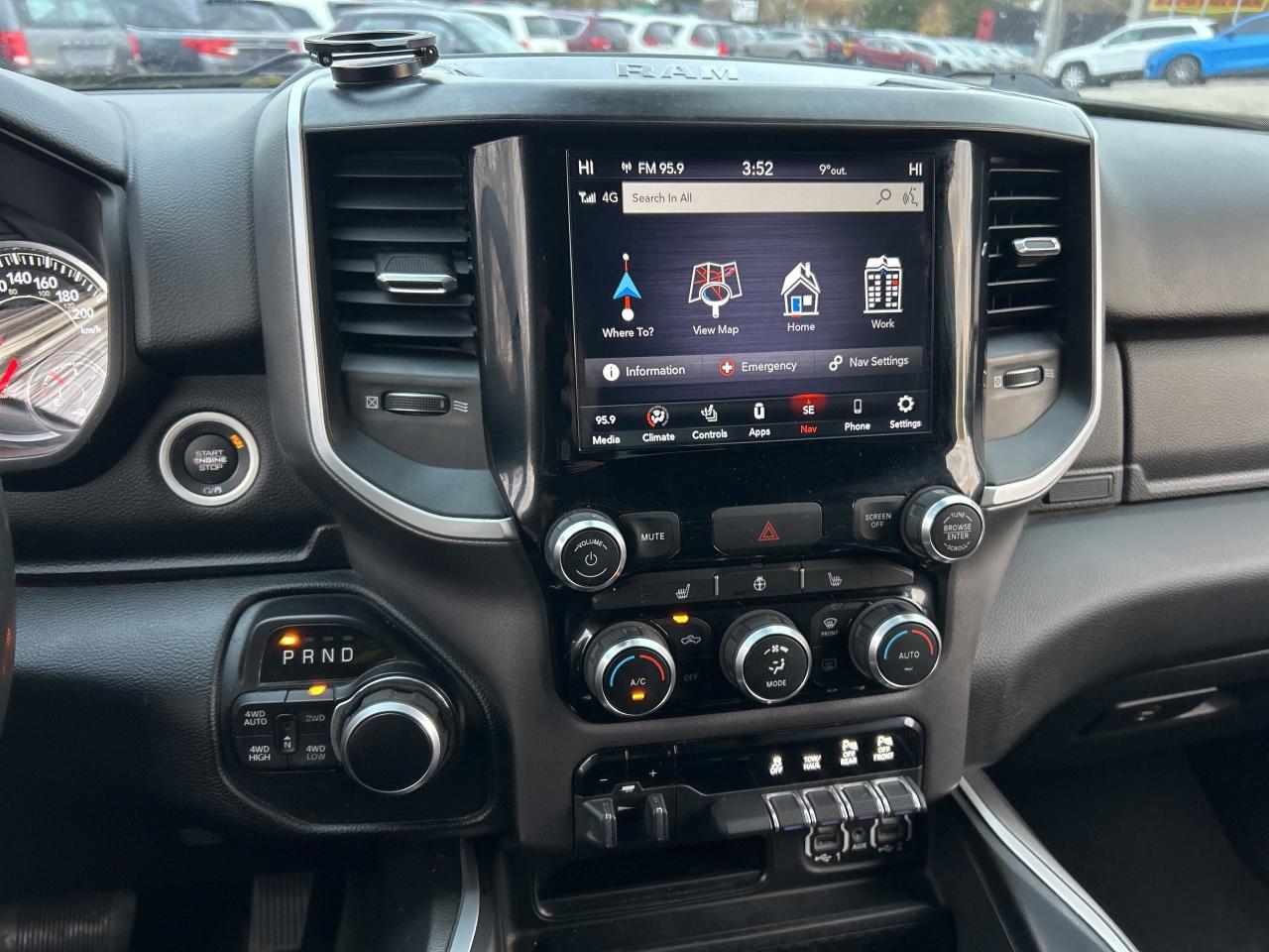 2020 RAM 1500 BIG HORN, REMOTE START, CLEAN CARFAX, BACK UP CAM! - Photo #17