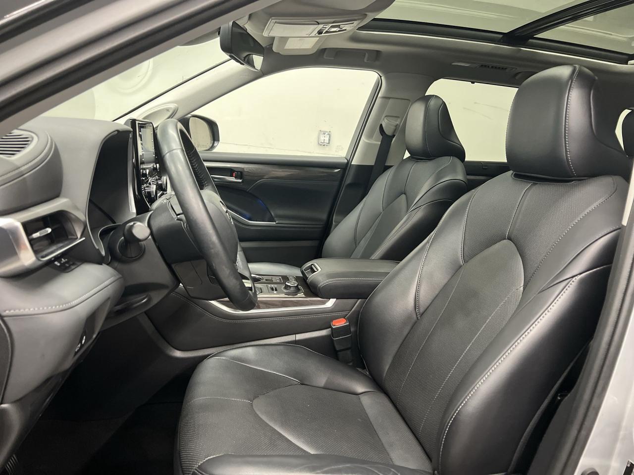 2022 Toyota Highlander LIMITED AWD | 8-PASS | COOLED LEATHER | PANO ROOF Photo