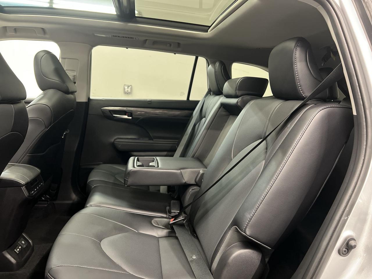 2022 Toyota Highlander LIMITED AWD | 8-PASS | COOLED LEATHER | PANO ROOF Photo