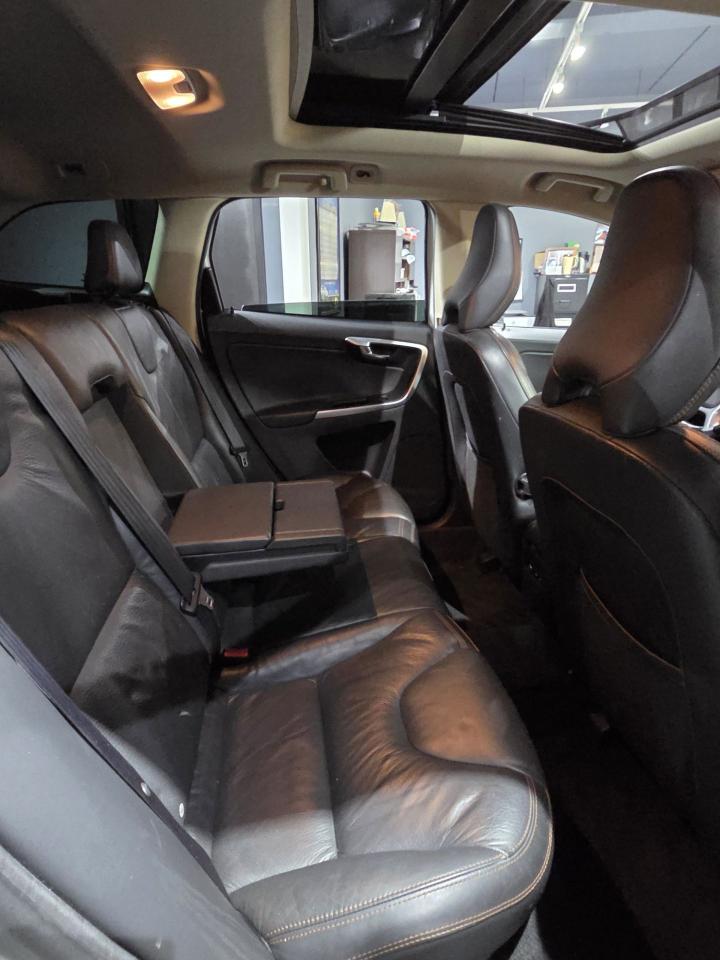 2012 Volvo XC60 AWD - Photo #7