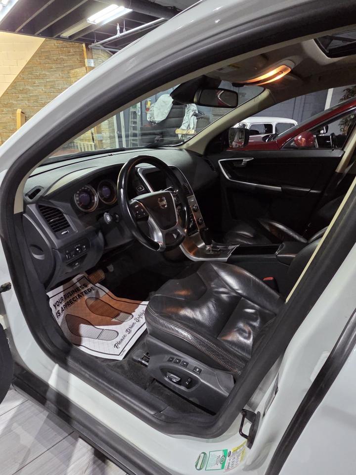 2012 Volvo XC60 AWD Photo2
