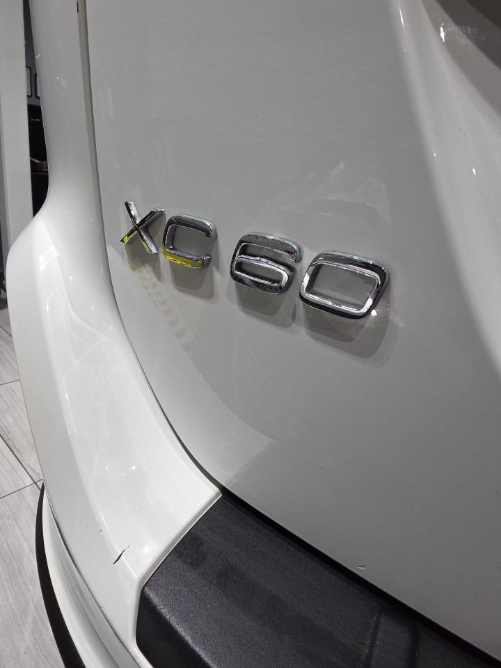 2012 Volvo XC60 AWD - Photo #10