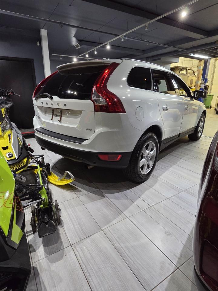 2012 Volvo XC60 AWD - Photo #8