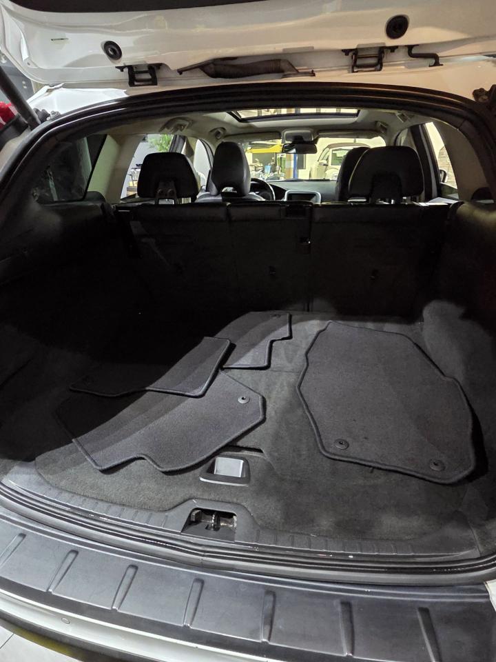 2012 Volvo XC60 AWD - Photo #11