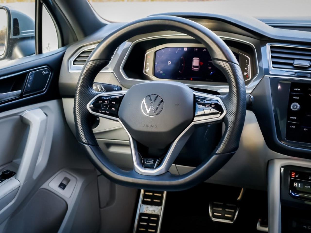 2024 Volkswagen Tiguan Highline R-Line  - Premium Audio - $229 B/W Photo