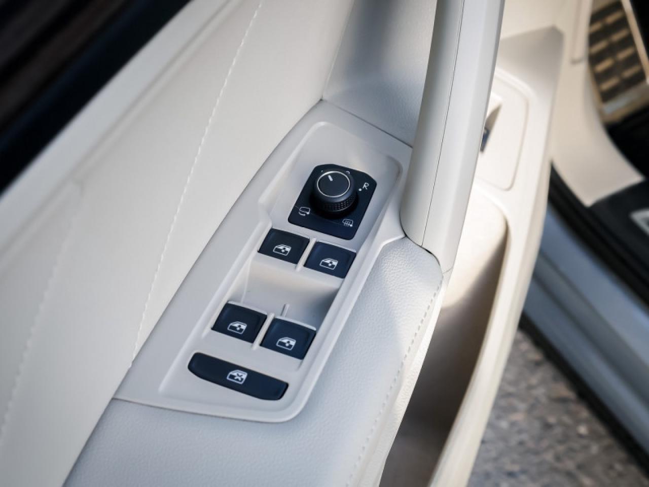 2024 Volkswagen Tiguan Highline R-Line  - Premium Audio - $229 B/W Photo