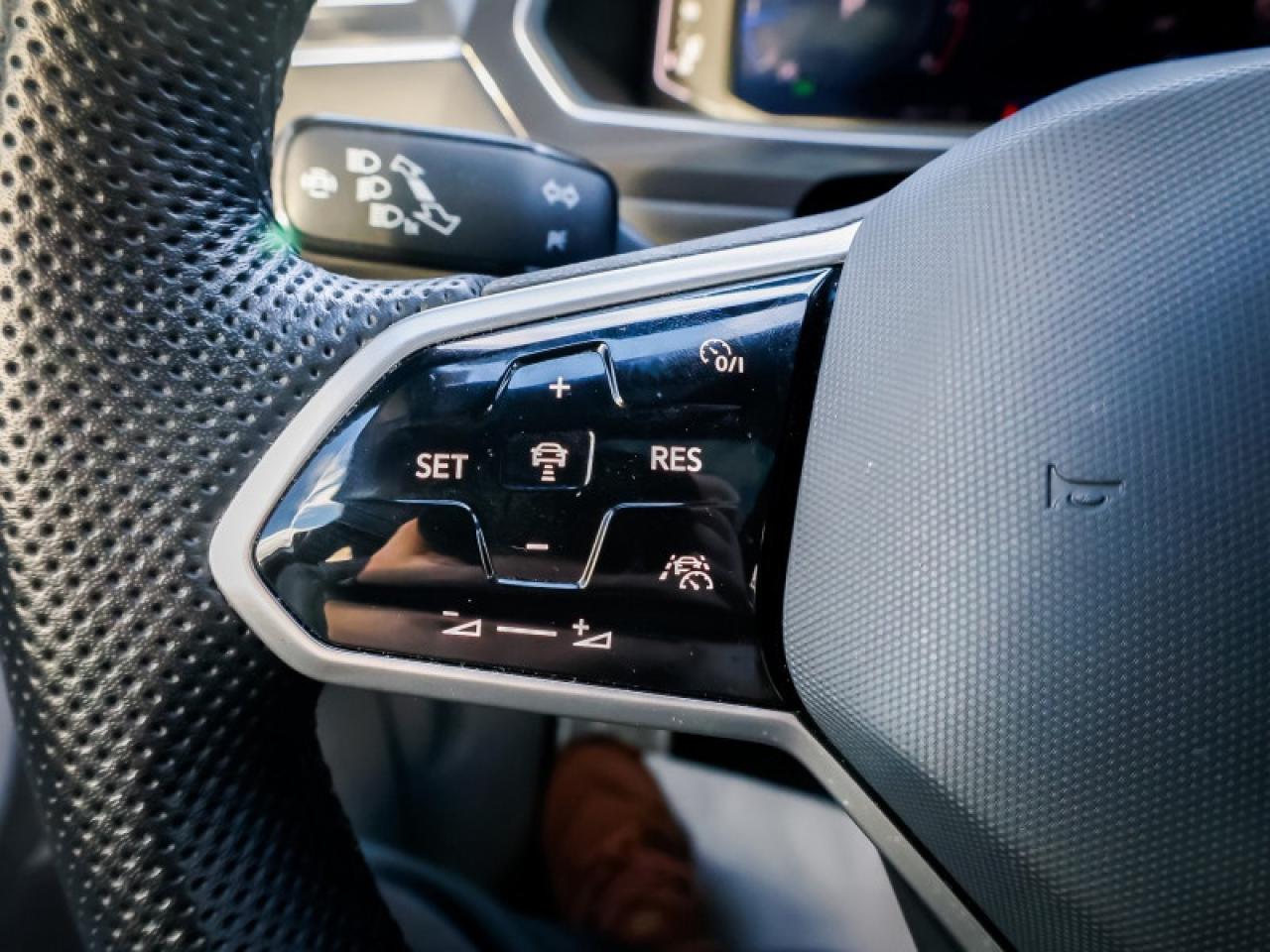 2024 Volkswagen Tiguan Highline R-Line  - Premium Audio - $229 B/W Photo