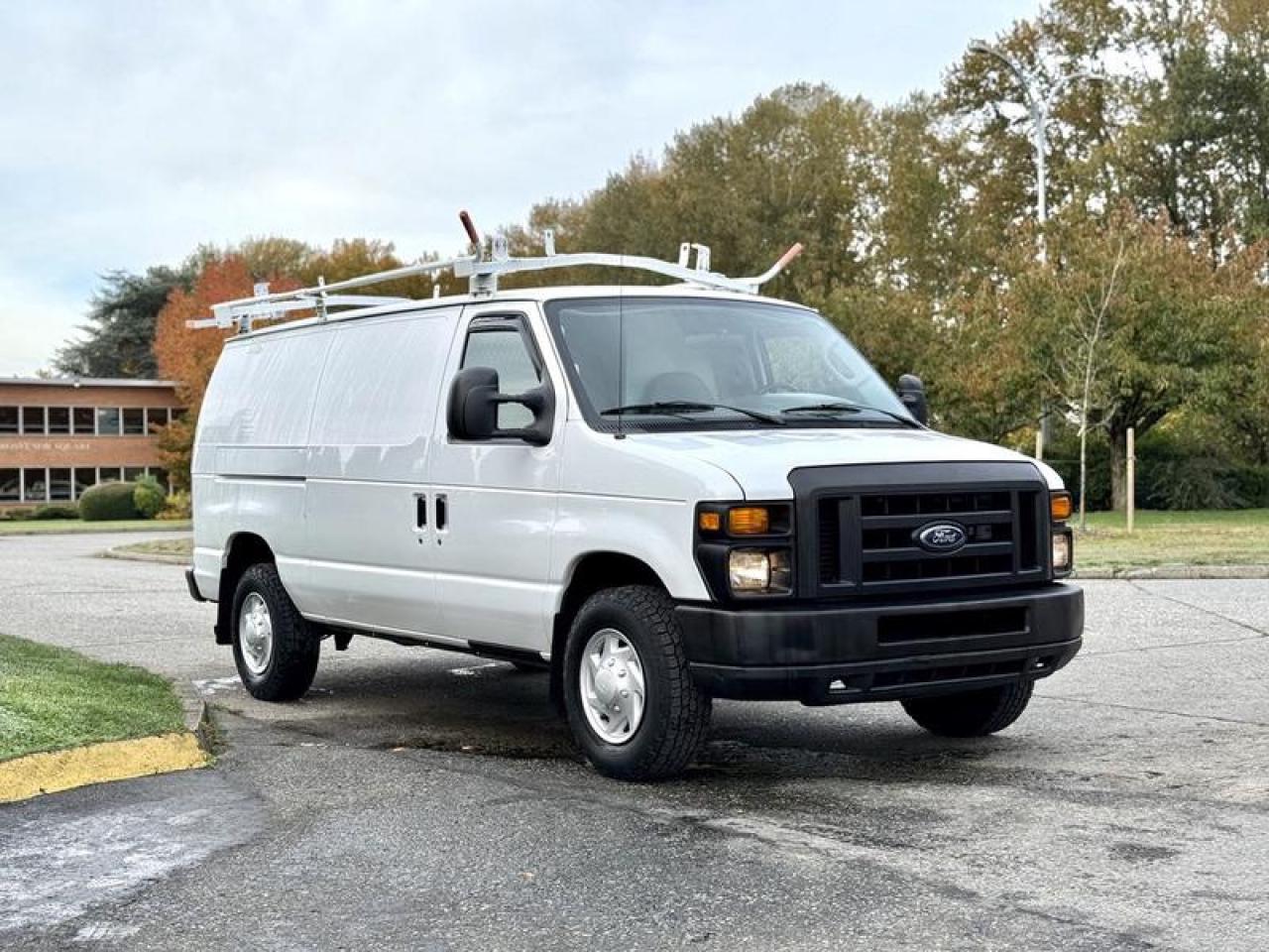 Used 2008 Ford Econoline E-250 Cargo Van with Ladder Rack and Bulkhead Divider for sale in Burnaby, BC