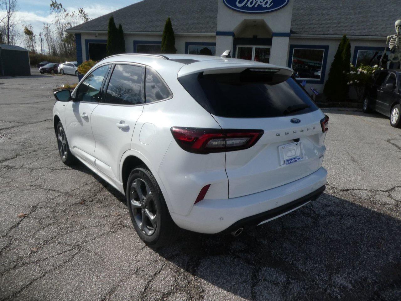 2024 Ford Escape ST LINE ST-LINE Photo2