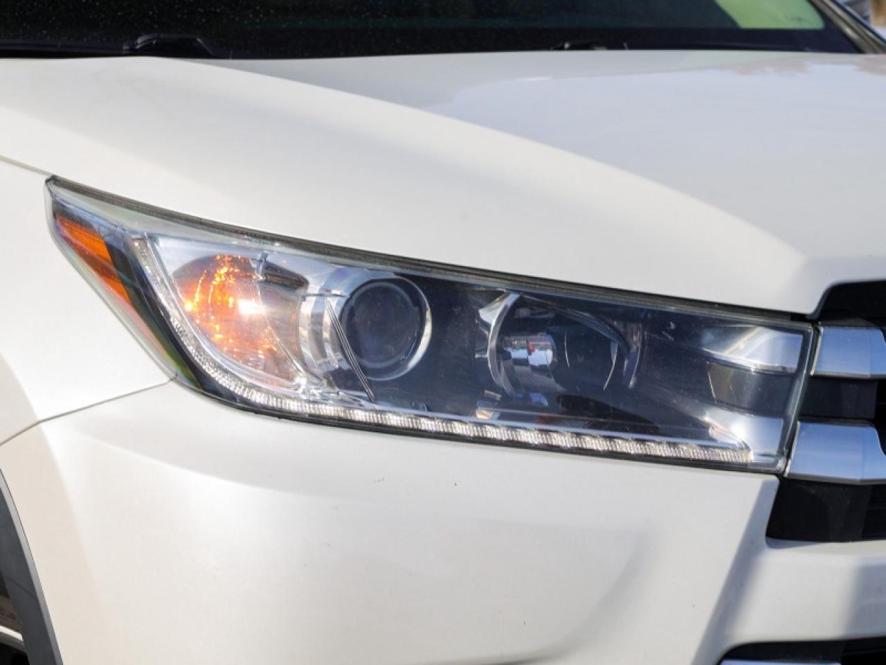 2017 Toyota Highlander XLE  - Navigation -  Sunroof - $315 B/W Photo