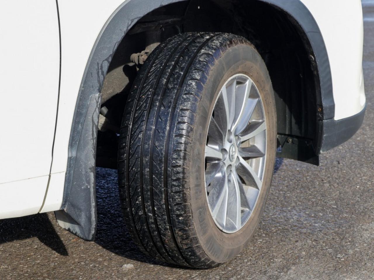 2017 Toyota Highlander XLE  - Navigation -  Sunroof - $315 B/W Photo