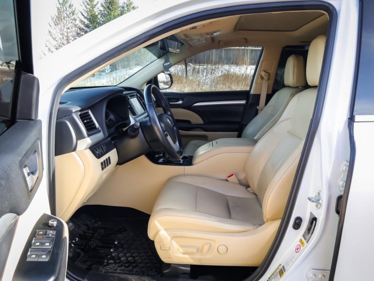 2017 Toyota Highlander XLE  - Navigation -  Sunroof - $315 B/W Photo