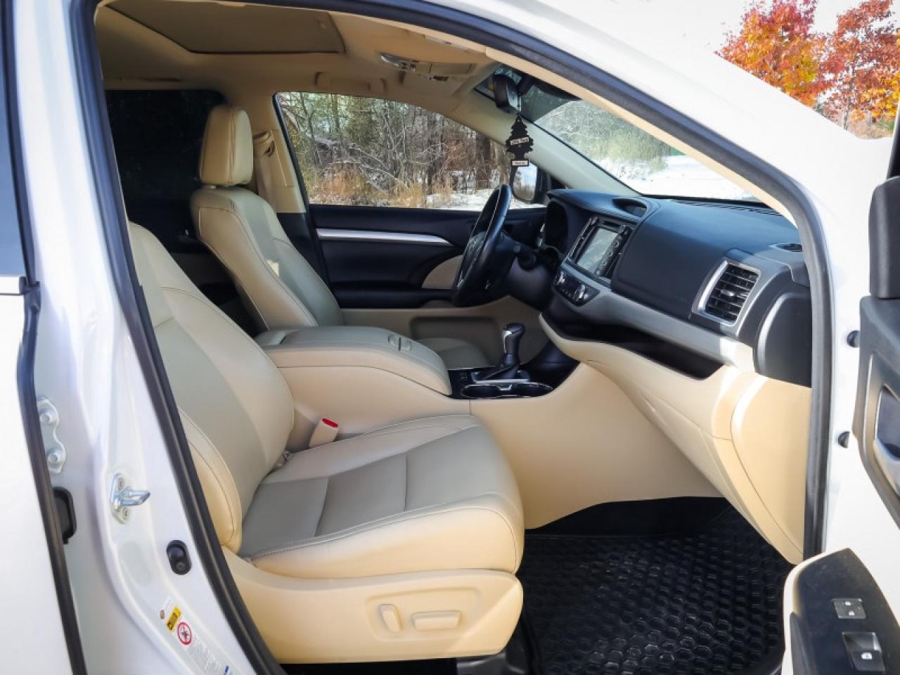 2017 Toyota Highlander XLE  - Navigation -  Sunroof - $315 B/W Photo