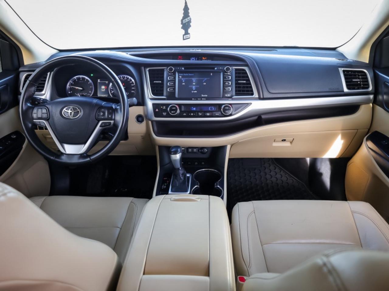 2017 Toyota Highlander XLE  - Navigation -  Sunroof - $315 B/W Photo