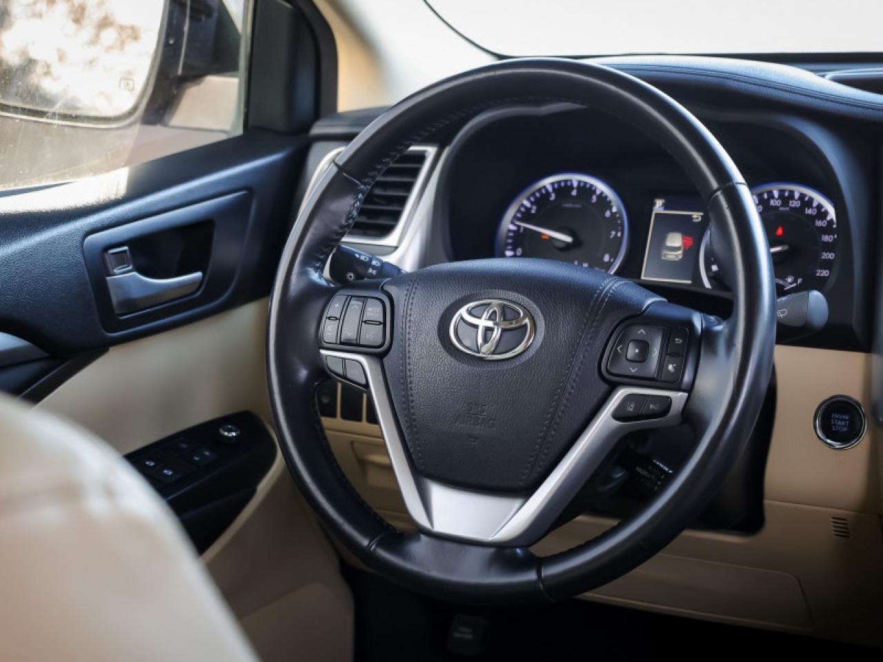 2017 Toyota Highlander XLE  - Navigation -  Sunroof - $315 B/W Photo