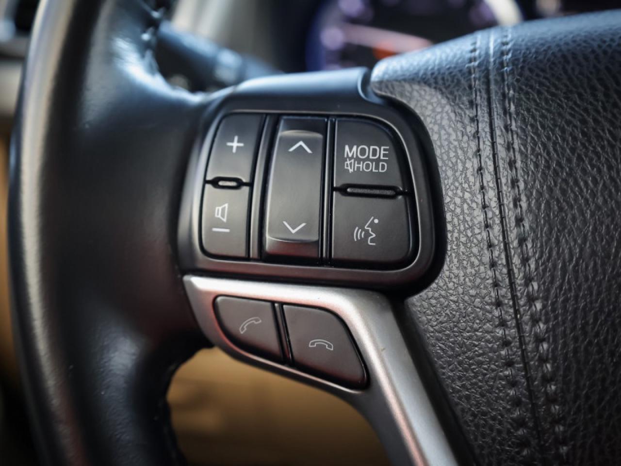 2017 Toyota Highlander XLE  - Navigation -  Sunroof - $315 B/W Photo