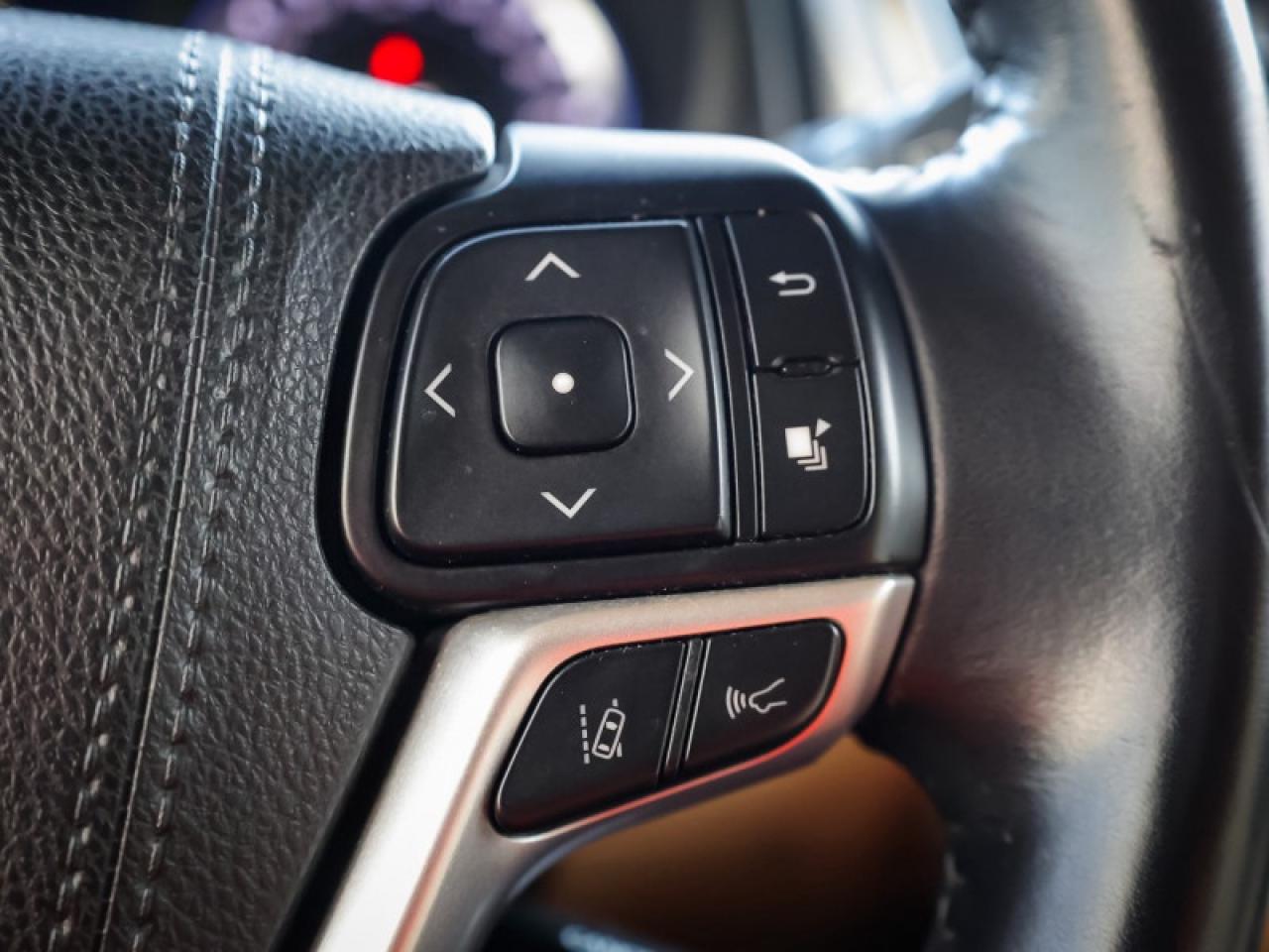 2017 Toyota Highlander XLE  - Navigation -  Sunroof - $315 B/W Photo