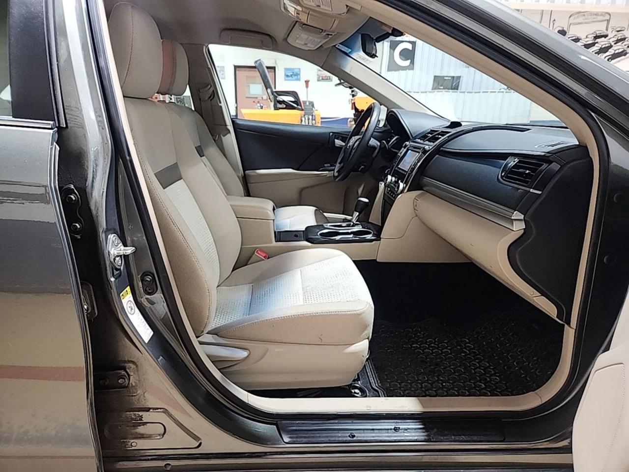 2013 Toyota Camry LE - Photo #5