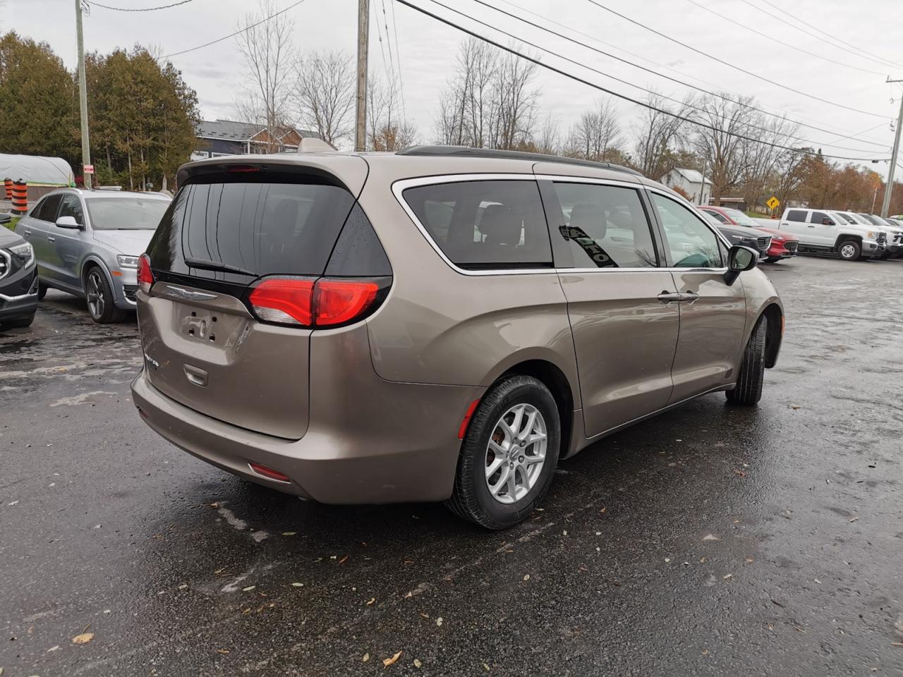 2017 Chrysler Pacifica LX - Photo #5
