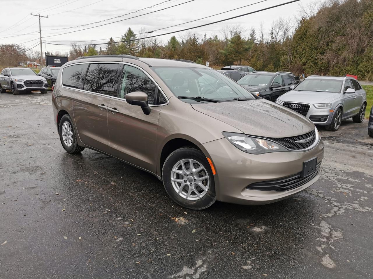 2017 Chrysler Pacifica LX - Photo #3