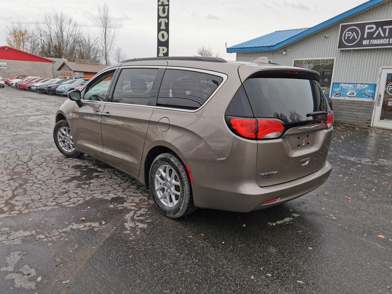 2017 Chrysler Pacifica LX - Photo #7