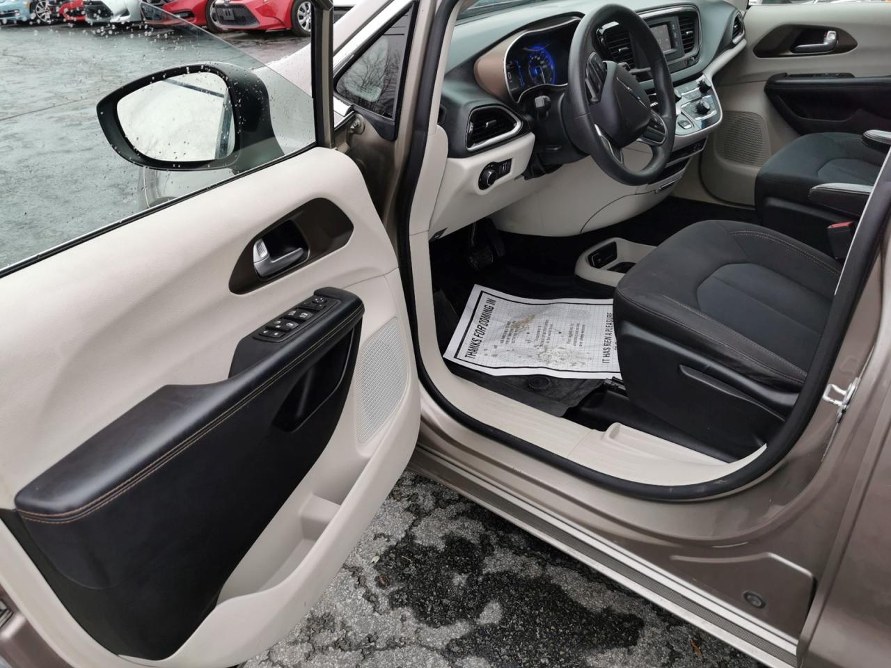 2017 Chrysler Pacifica LX - Photo #10