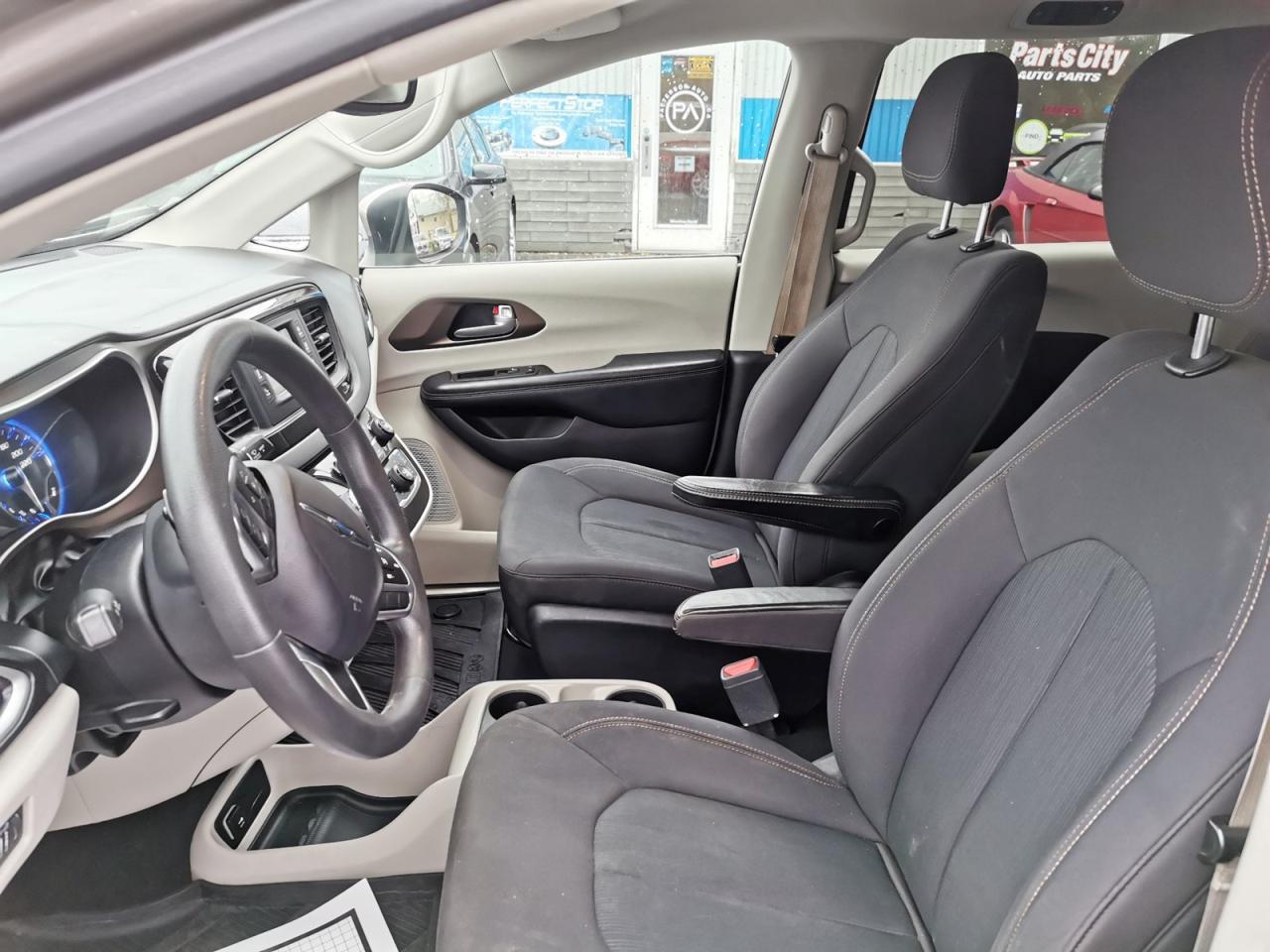 2017 Chrysler Pacifica LX - Photo #12