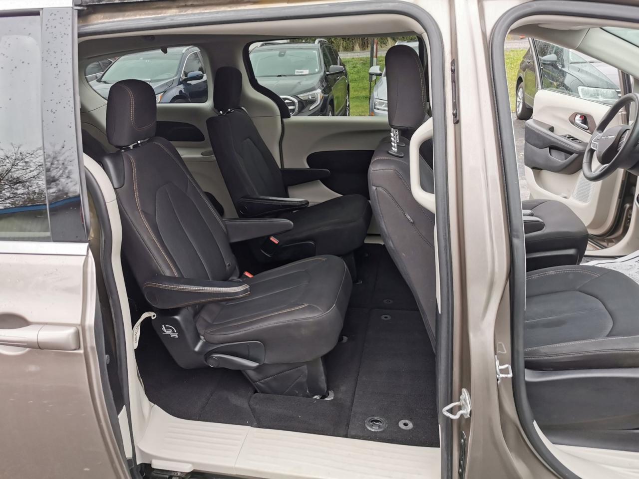 2017 Chrysler Pacifica LX - Photo #25