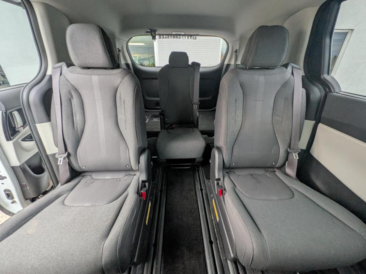 2024 Kia Carnival LX FWD Photo