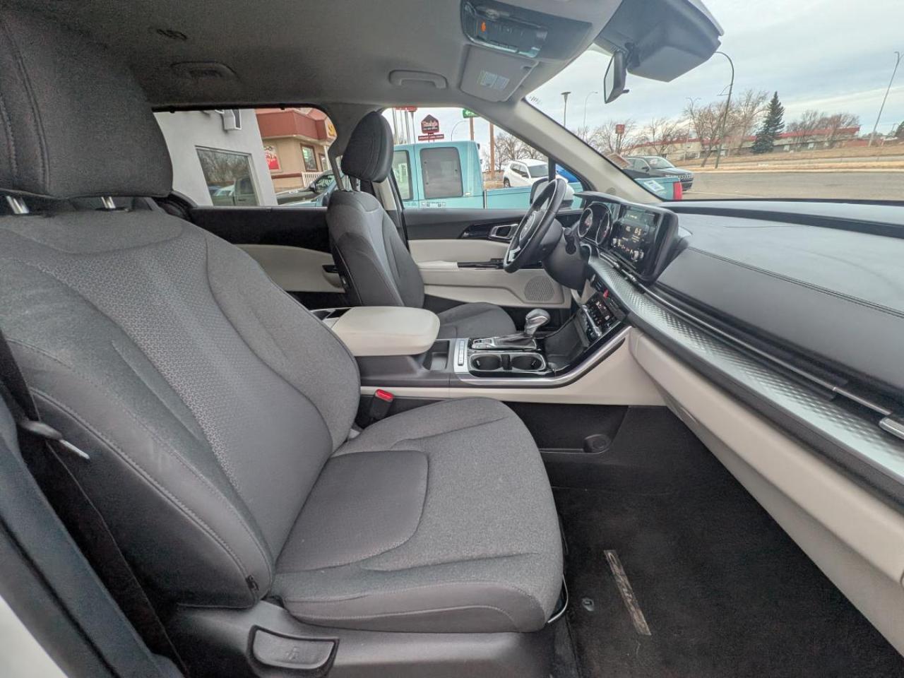 2024 Kia Carnival LX FWD Photo