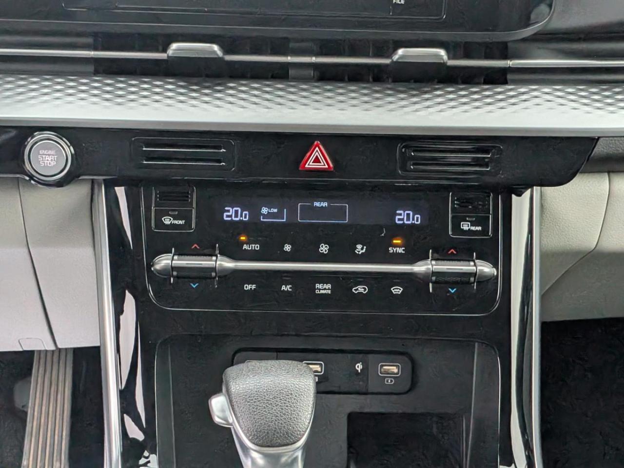 2024 Kia Carnival LX FWD Photo