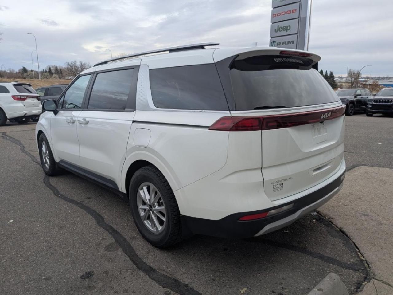 2024 Kia Carnival LX Photo