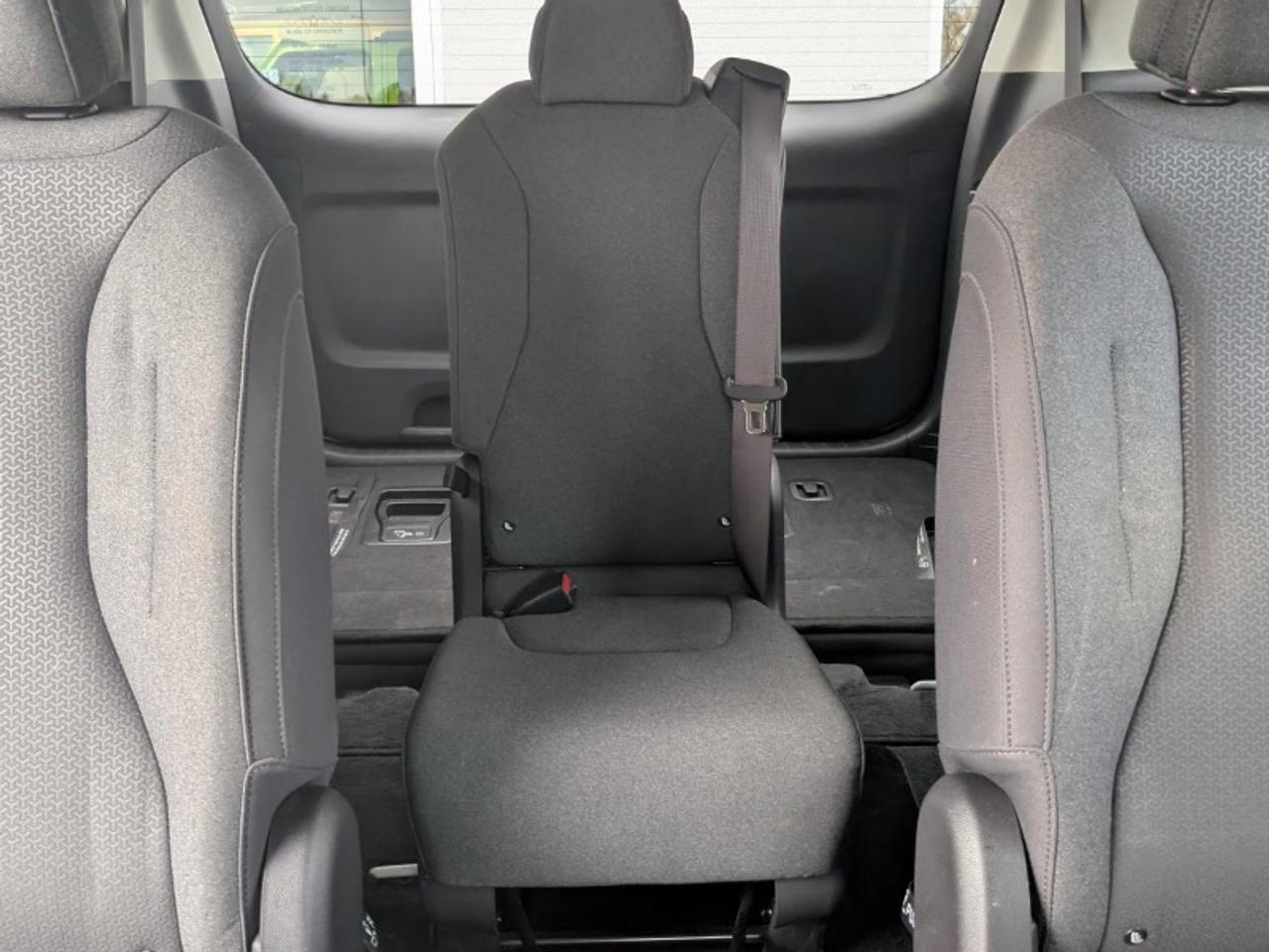 2024 Kia Carnival LX Photo