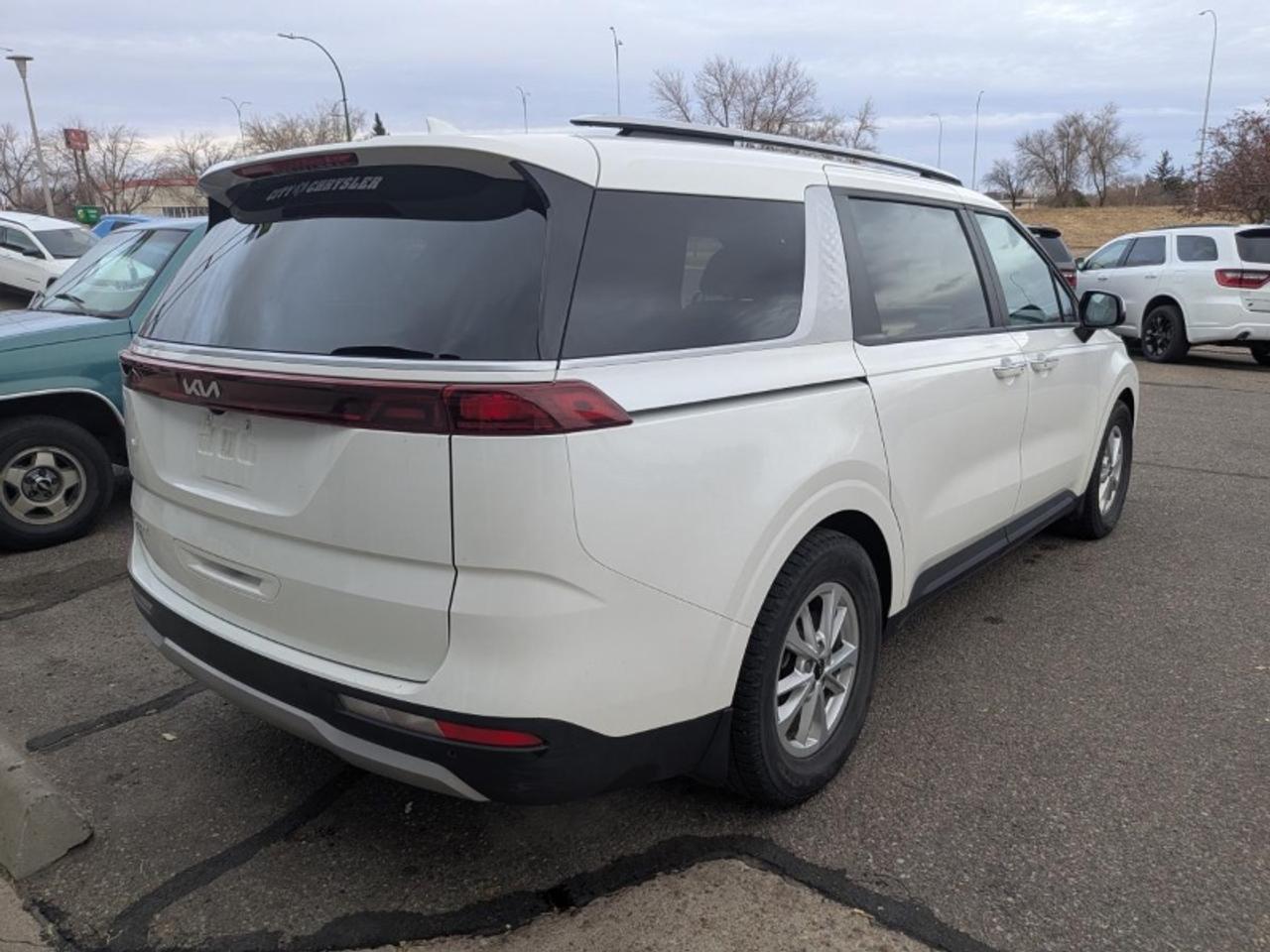 2024 Kia Carnival LX Photo