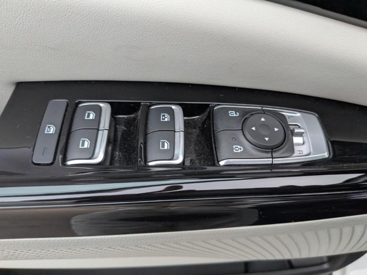 2024 Kia Carnival LX Photo