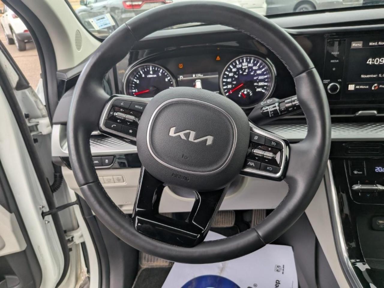 2024 Kia Carnival LX Photo