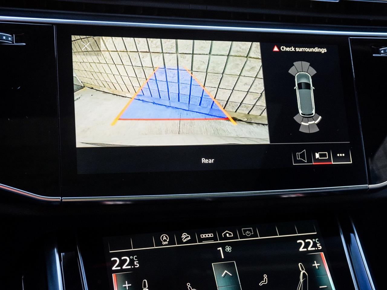 2022 Audi Q7 55 Komfort Photo