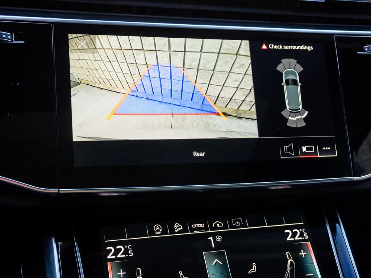 2022 Audi Q7 55 Komfort Photo